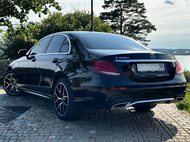 Mercedes E220d 4-matic